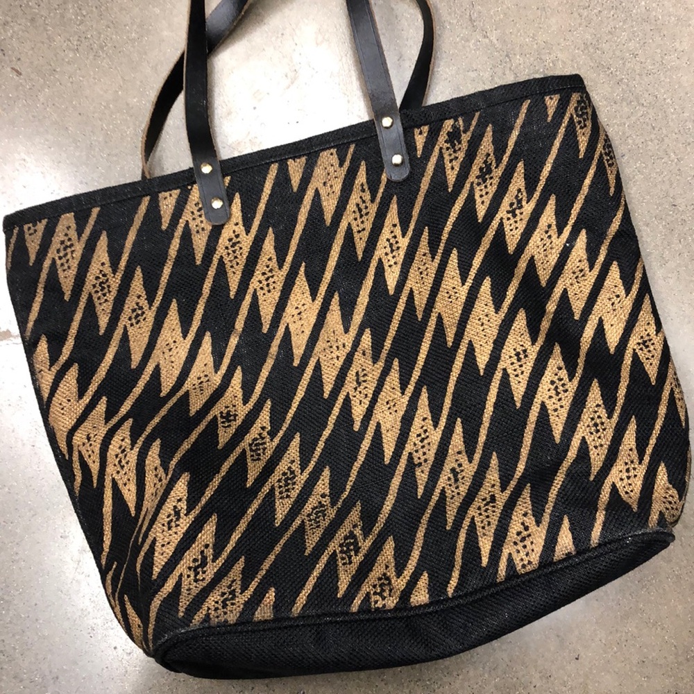 Manaola black/gold tote bag